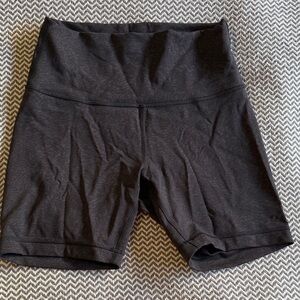 Lululemon size 6 shorts 6 inch inseam